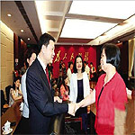 �����г�̸�Լ�������ÿ����5��Ӿ ��2��ƹ����