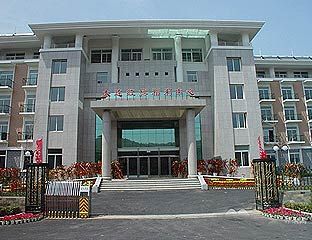 츣